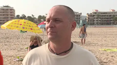 Hallan el cadáver de un bebé en estado de descomposición en la playa de Tarragona: "Pensábamos que era un muñeco" Hallan el cadáver de un bebé en estado de descomposición en la playa de Tarragona: "Pensábamos que era un muñeco"