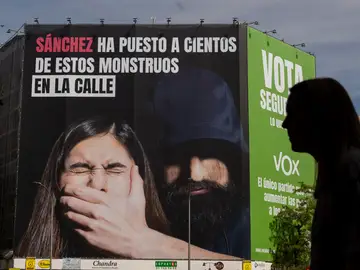 La lona de Vox contra la ley del 'sí es sí' La lona de Vox contra la ley del 'sí es sí'