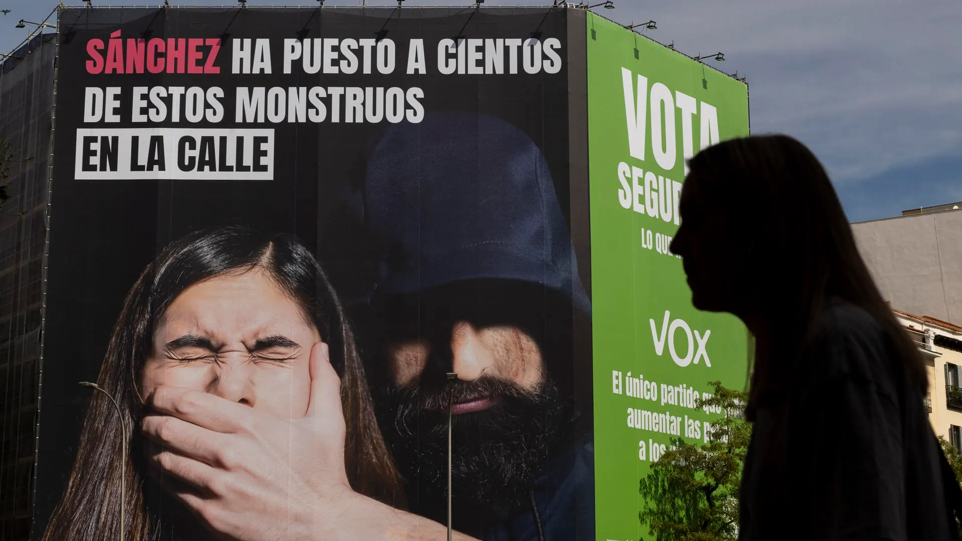 La lona de Vox contra la ley del 'sí es sí' La lona de Vox contra la ley del 'sí es sí'