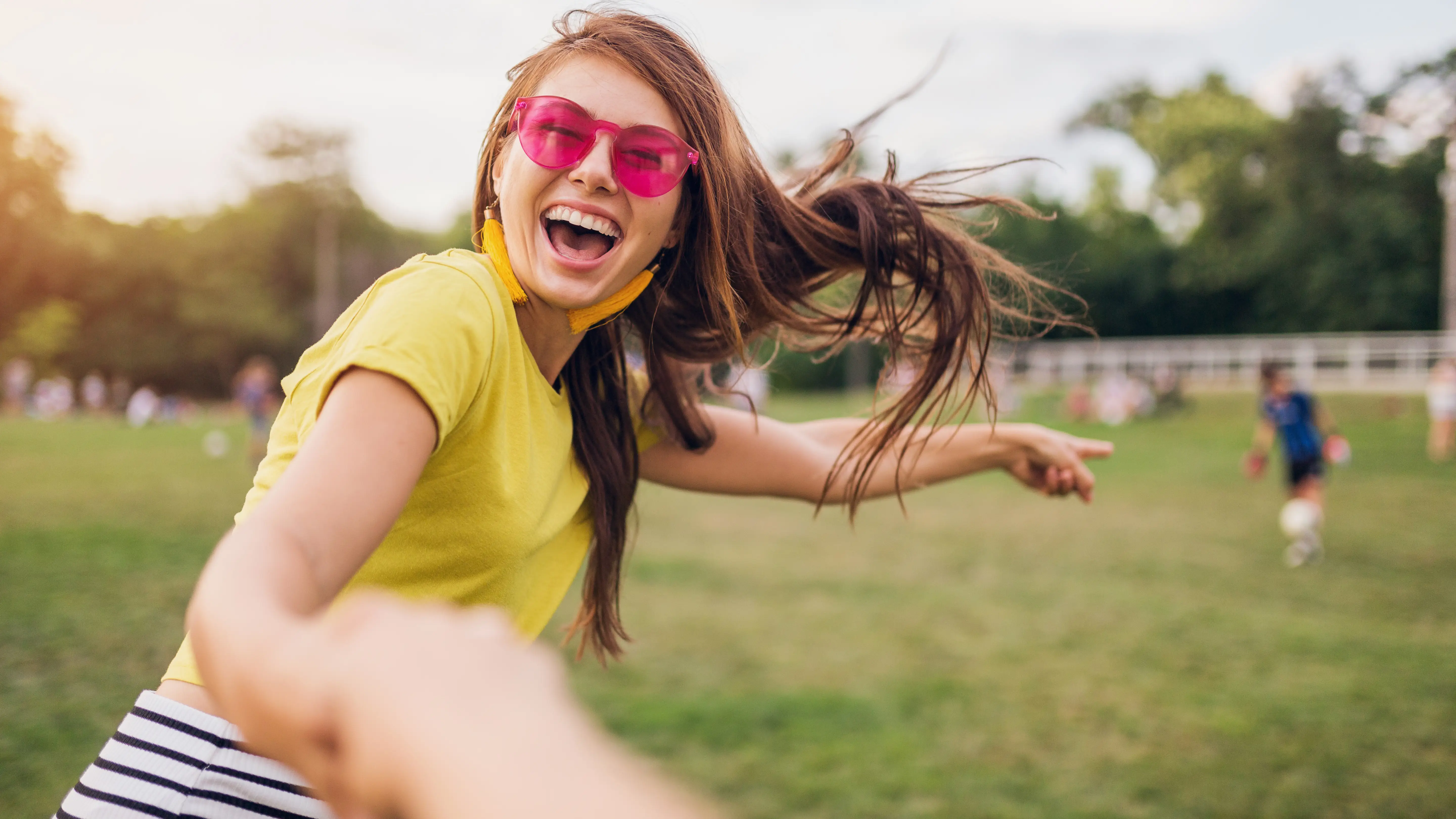 Una mujer alegre Una mujer alegre