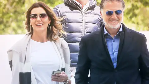 Mar Flores se refugia en Elías Sacal en un momento complicado y disfrutan juntos de Saint Tropez Mar Flores se refugia en Elías Sacal en un momento complicado y disfrutan juntos de Saint Tropez