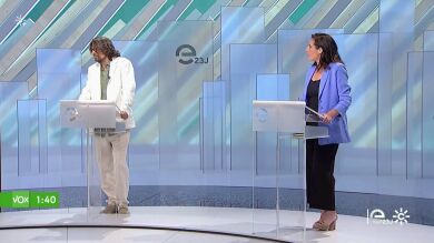 El candidato de Sumar por Andalucía se niega a mirar a la diputada de Vox durante el debate de Canal Sur