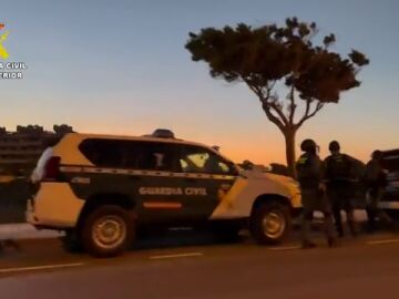 La Guardia Civil ha detenido a 31 personas e incautado drogas, coches y armas