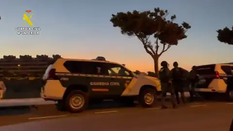 La Guardia Civil ha detenido a 31 personas e incautado drogas, coches y armas La Guardia Civil ha detenido a 31 personas e incautado drogas, coches y armas
