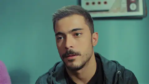 Yiğit recibe una misteriosa carta póstuma de su madre Yiğit recibe una misteriosa carta póstuma de su madre