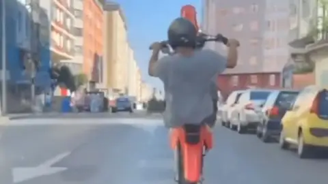 Caballito en mitad de la calle Caballito en mitad de la calle