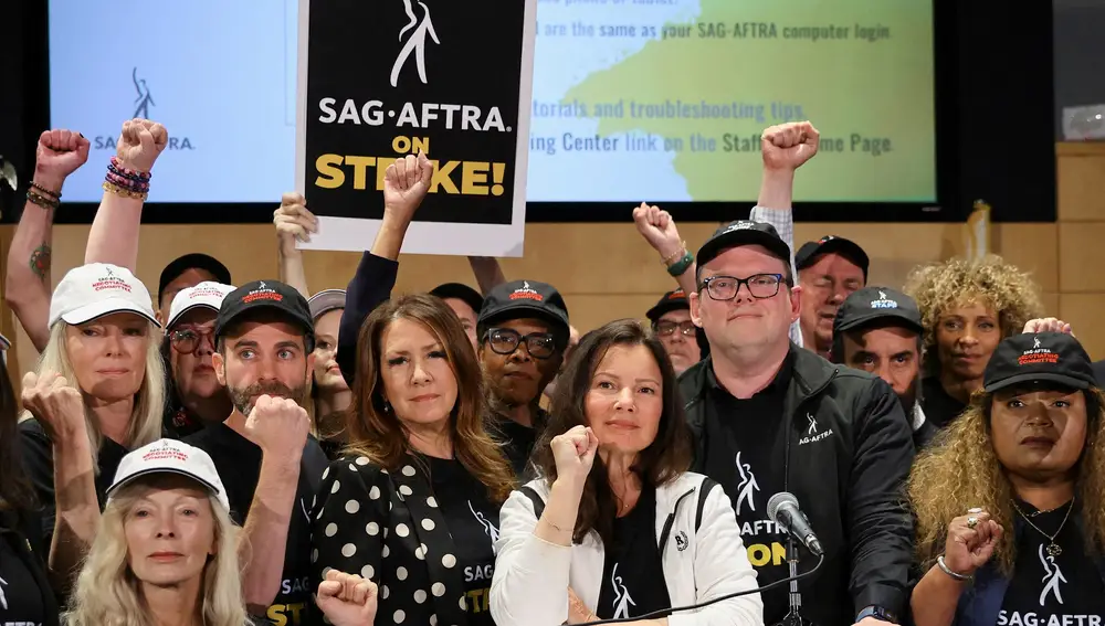 del Sindicato de Actores de EE.UU. anunciando la huelga del Sindicato de Actores de EE.UU. anunciando la huelga