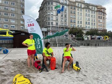 Socorristas en la playa 