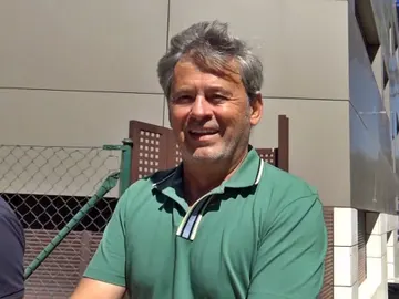 Miki Nadal, sonriente tras visitar a Cristina Pedroche Miki Nadal, sonriente tras visitar a Cristina Pedroche