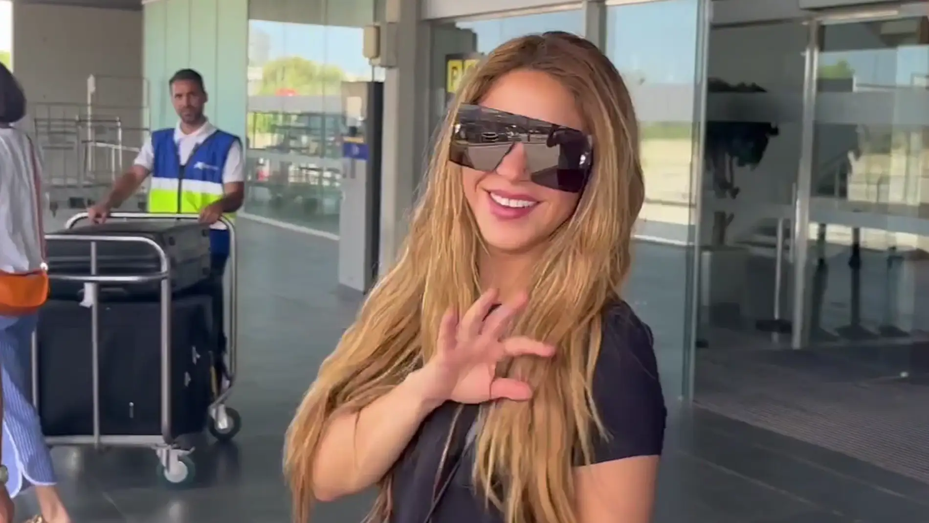 Shakira regresando a España