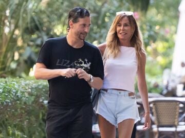 Lara Dibildos y su novio C&aacute;ndido Conde-Pumpido