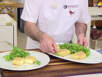 Entrante fácil y rico: queso feta al horno con semillas de sésamo Entrante fácil y rico: queso feta al horno con semillas de sésamo