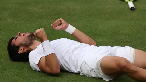 Alcaraz, sobre la hierba de Wimbledon tras ganar a Djokovic Alcaraz, sobre la hierba de Wimbledon tras ganar a Djokovic