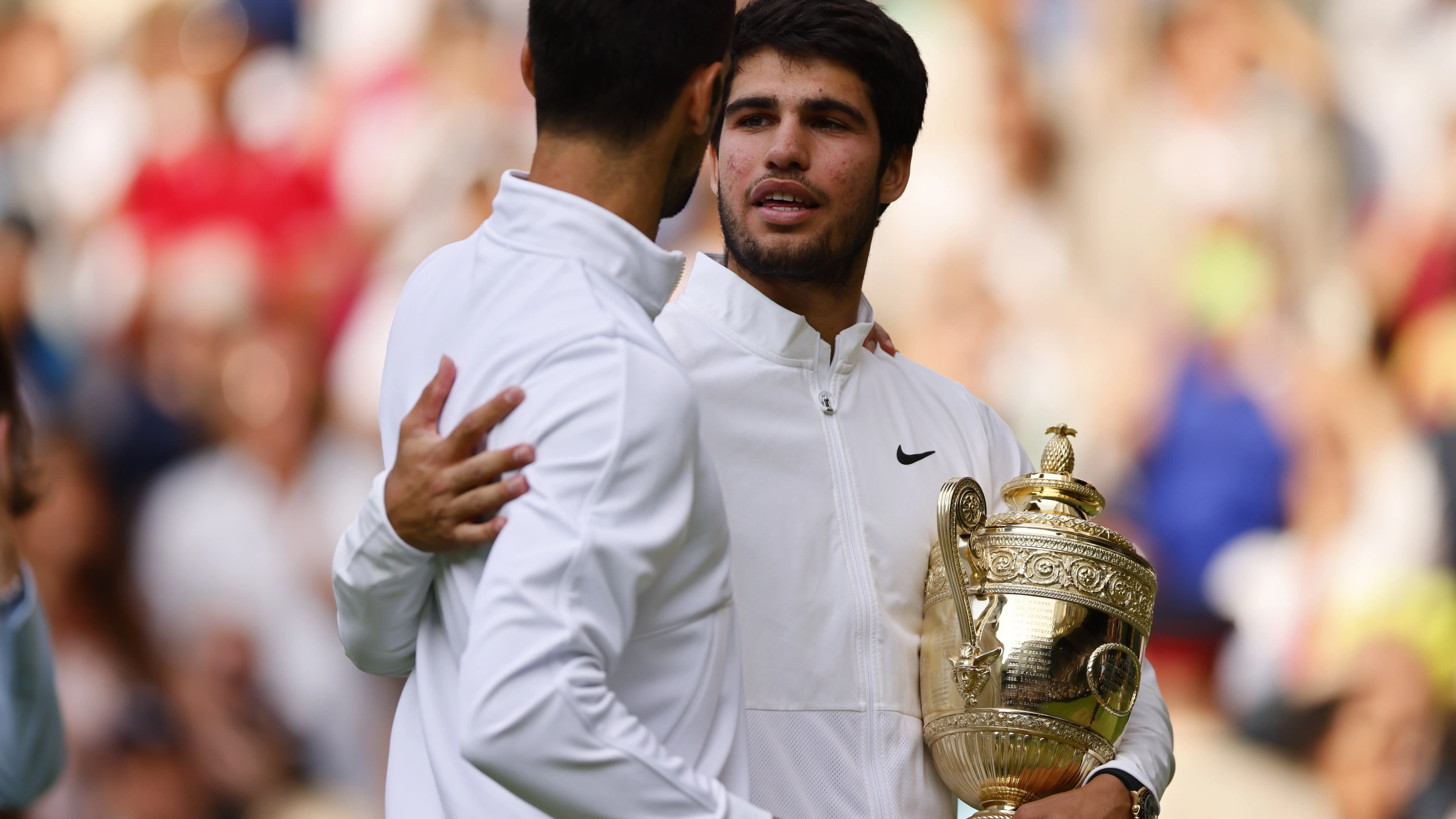 Djokovic felicita a Alcaraz tras la final de Wimbledon Djokovic felicita a Alcaraz tras la final de Wimbledon