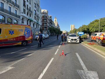 La Policía Municipal en el tramo de la calle Alcalá (Madrid) donde se produjo el accidente