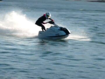 Fallece una joven al caer de la moto acuática que conducía: "Algunos de quienes las llevan no tienen cultura marinera"