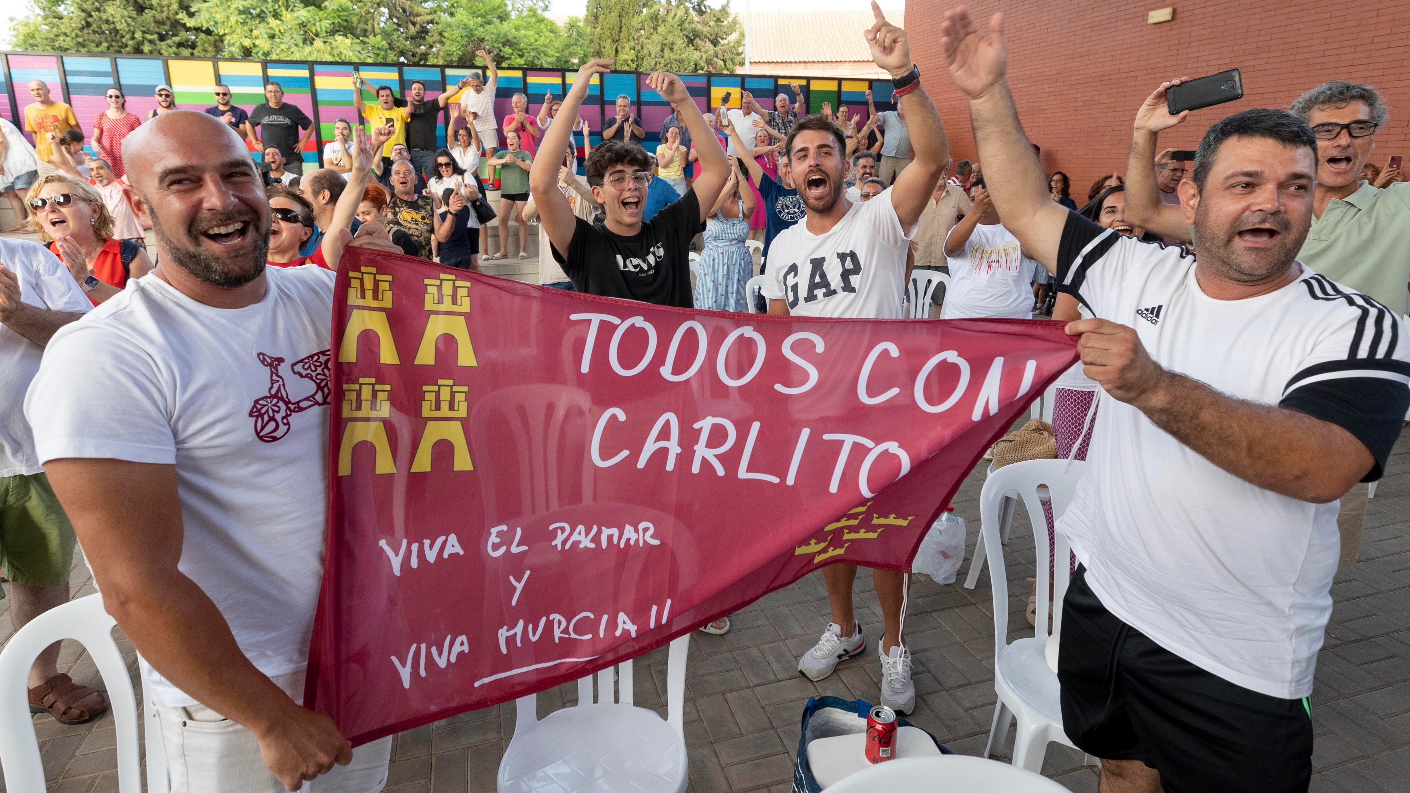 Vecinos de El Palmar celebran la victoria de Alcaraz Vecinos de El Palmar celebran la victoria de Alcaraz