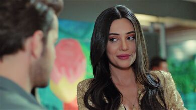 El plan de Elif para separar a Zeynep y Alihan… ¡Invita a una fiesta a una exnovia del empresario! 