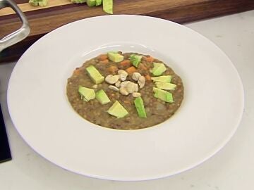 La novedosa receta de lentejas de Argui&ntilde;ano: a&ntilde;ade aguacate, anacardos y boniato
