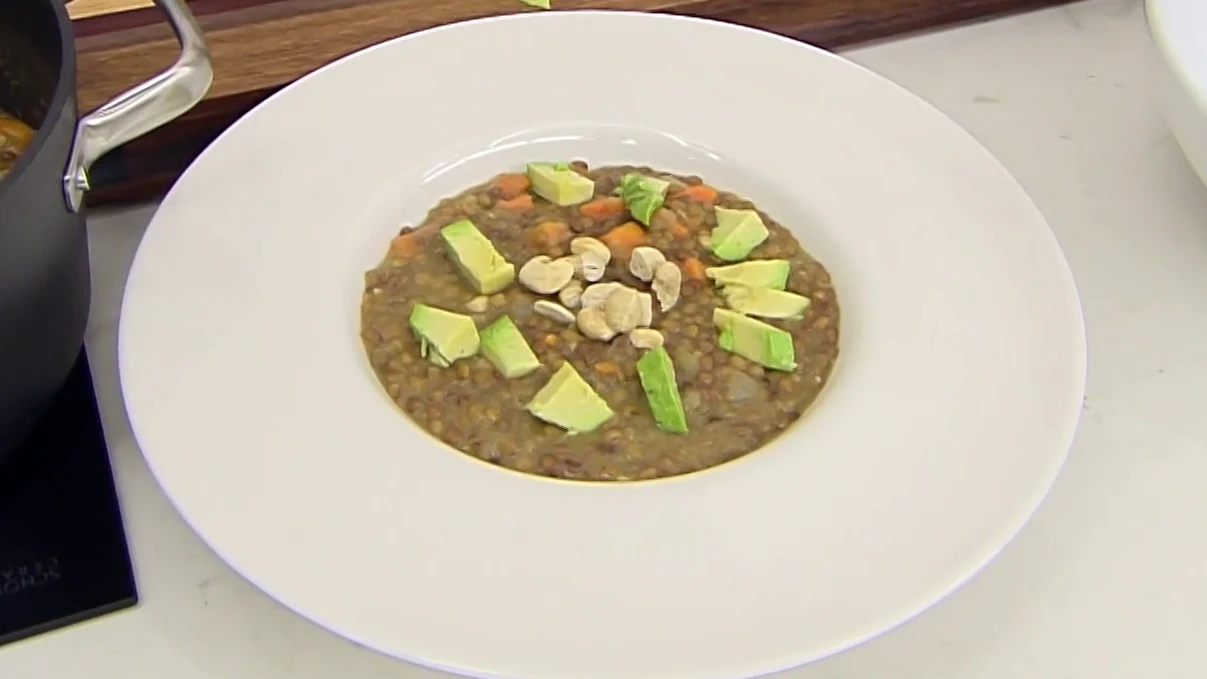 La novedosa receta de lentejas de Argui&ntilde;ano: a&ntilde;ade aguacate, anacardos y boniato