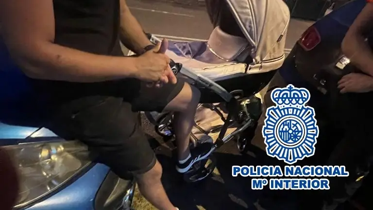 Un agente fuera de servicio salva a un bebe de morir asfixiado Un agente fuera de servicio salva a un bebe de morir asfixiado