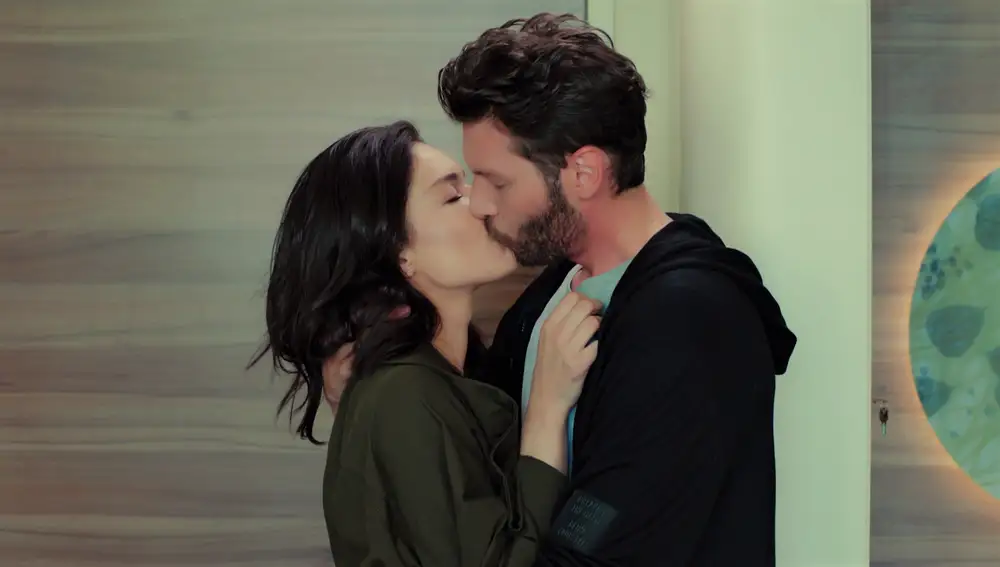 Zehra y Caner vuelven a dejarse llevar por sus sentimientos: “Somos amigos íntimos” Zehra y Caner vuelven a dejarse llevar por sus sentimientos: “Somos amigos íntimos”