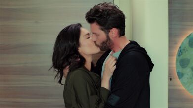 Zehra y Caner vuelven a dejarse llevar por sus sentimientos: “Somos amigos íntimos”