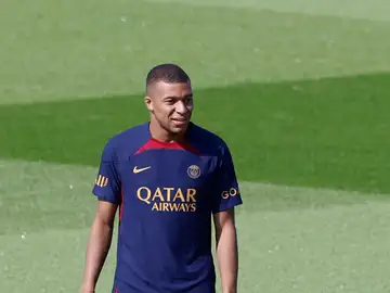 Mbappé, en Poissy con el PSG Mbappé, en Poissy con el PSG