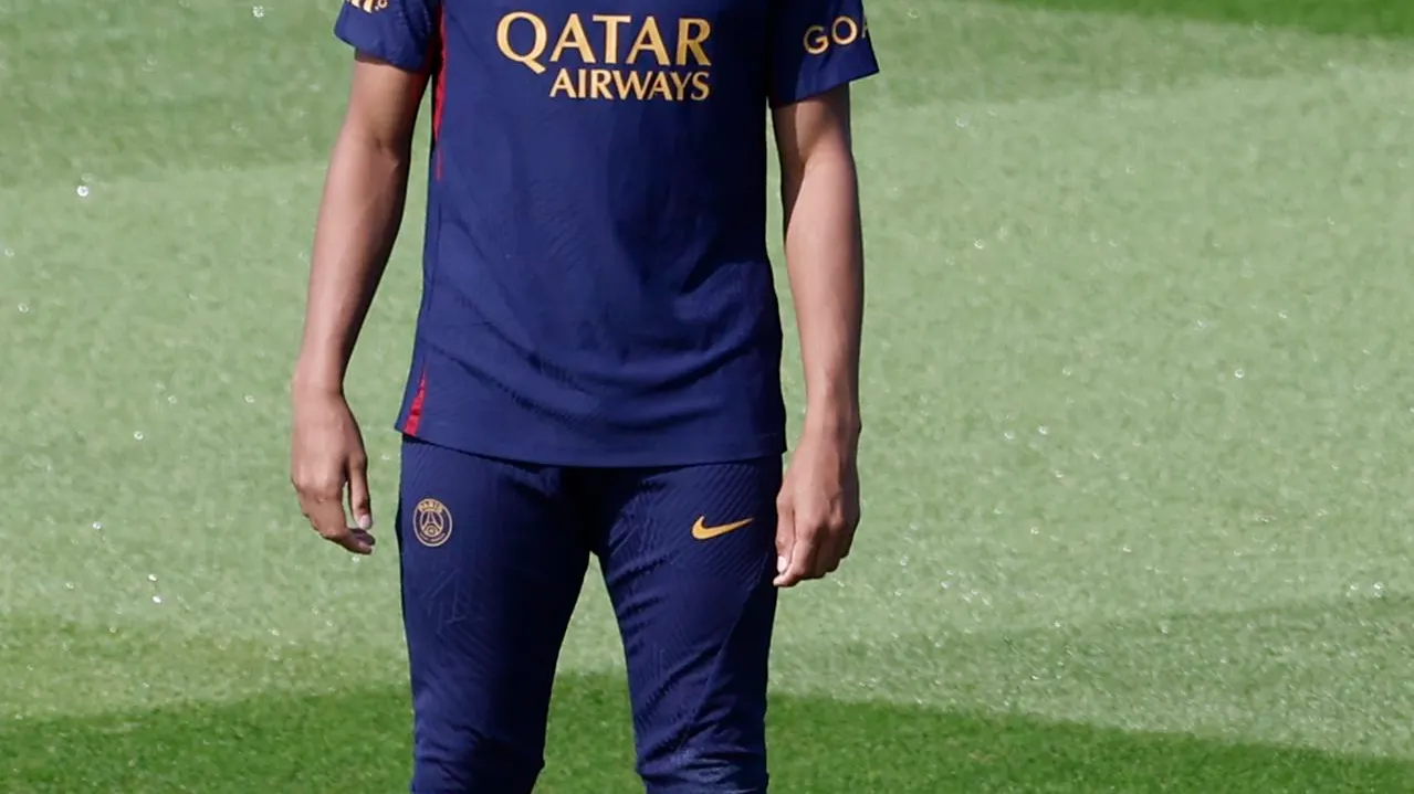 Mbappé, en Poissy con el PSG Mbappé, en Poissy con el PSG