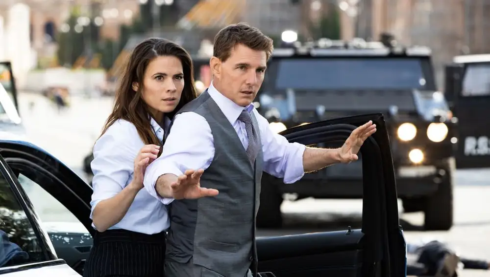 Tom Cruise y Hayley Atwell en 'Misión Imposible: Sentencia Mortal Parte 1'
