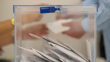 El Tribunal Supremo rechaza la petición del PSOE de revisar los más de 30.000 votos nulos de Madrid El Tribunal Supremo rechaza la petición del PSOE de revisar los más de 30.000 votos nulos de Madrid