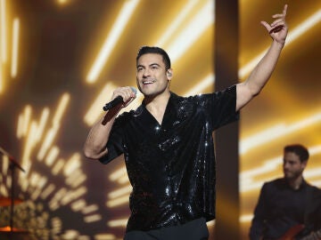 La actuaci&oacute;n estelar de Carlos Rivera cantando &lsquo;Alguien me espera en Madrid&rsquo; en la gran Final
