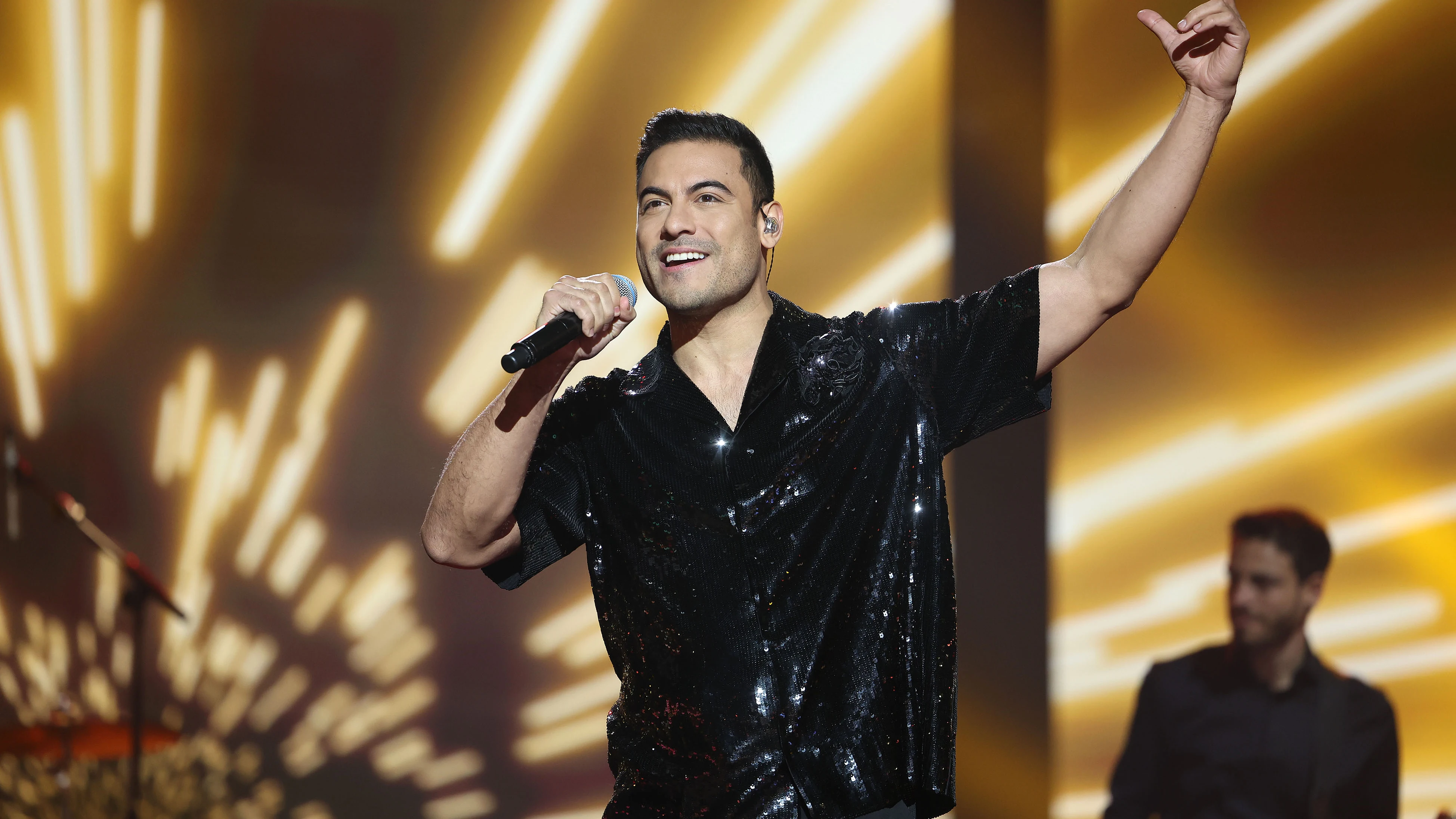 La actuación estelar de Carlos Rivera cantando ‘Alguien me espera en Madrid’ en la gran Final La actuación estelar de Carlos Rivera cantando ‘Alguien me espera en Madrid’ en la gran Final