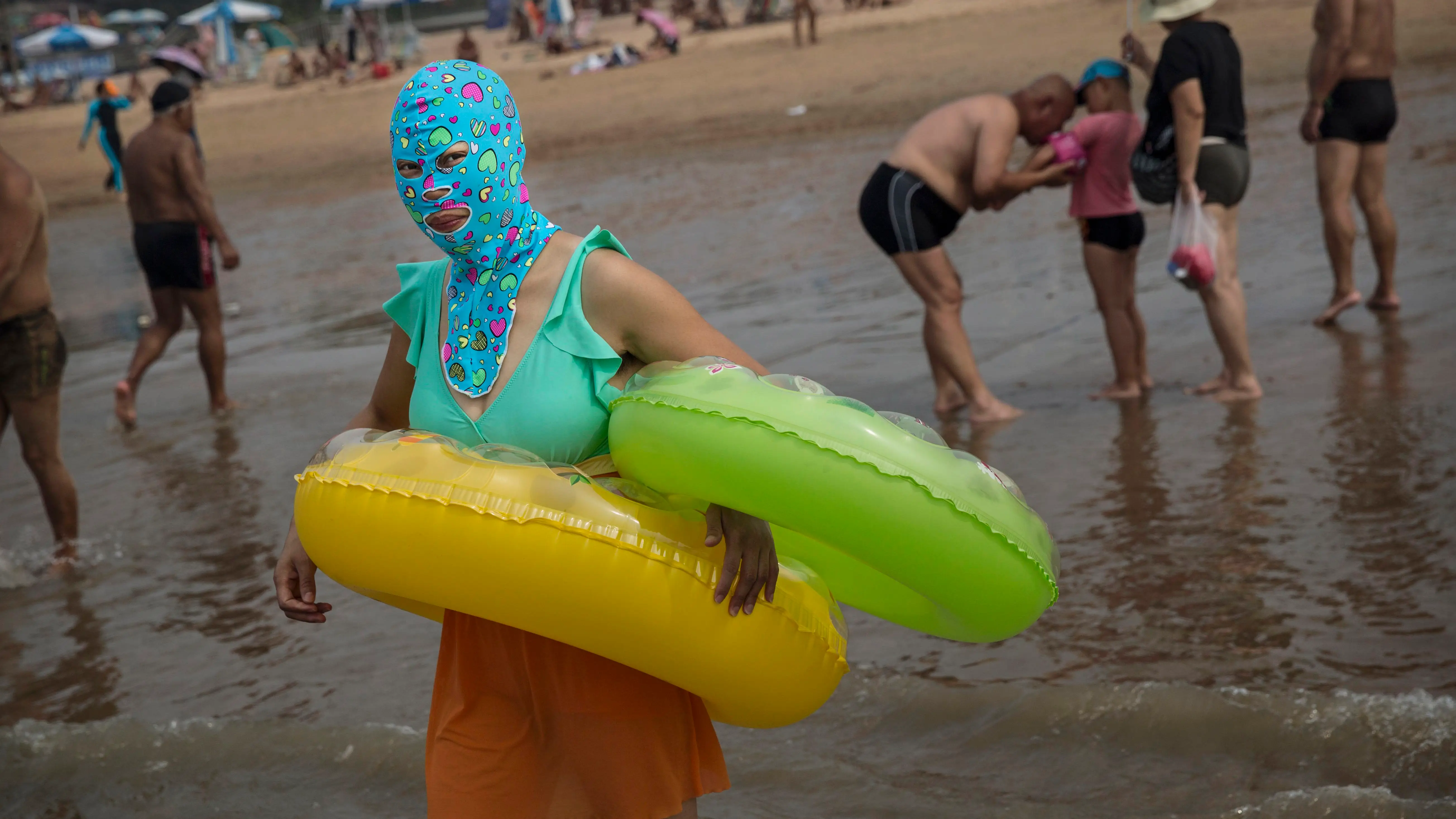 Imagen de archivo de una mujer con un facekini
