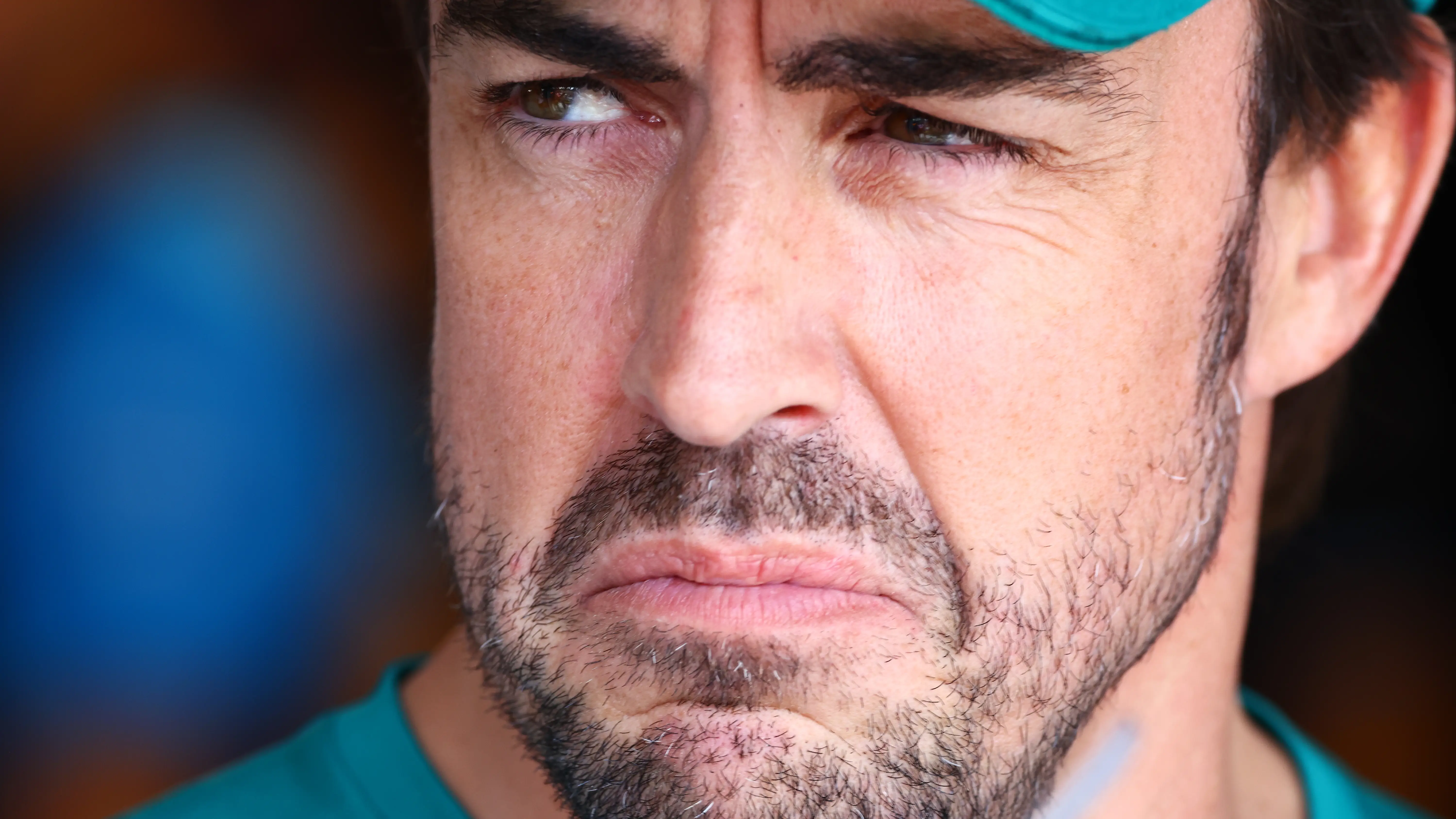 Fernando Alonso, en el paddock de Hungr&iacute;a