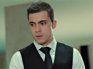 Yiğit recuerda su duro pasado al ver cómo Ender trata a Erim Yiğit recuerda su duro pasado al ver cómo Ender trata a Erim