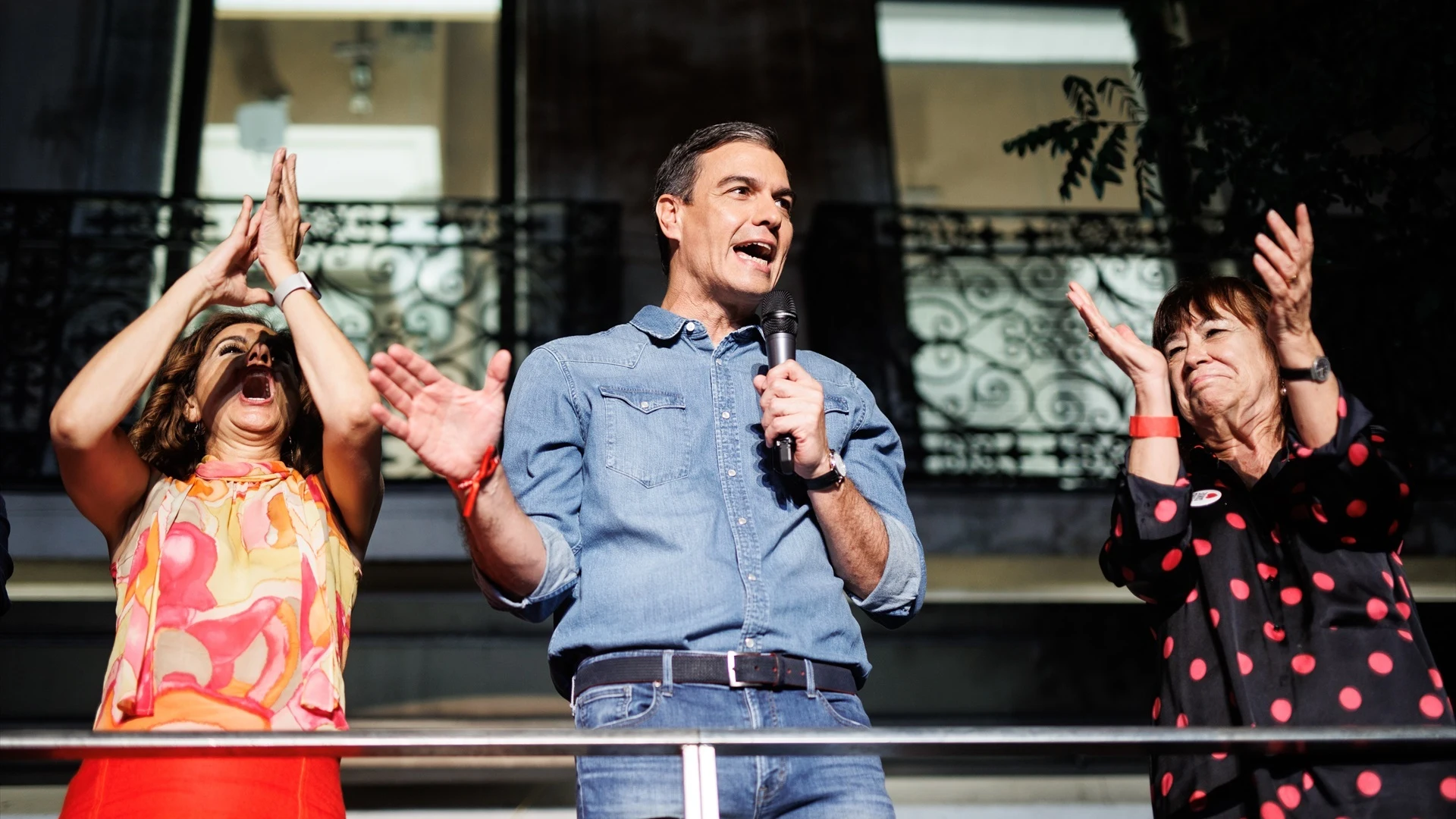 Pedro Sánchez celebra en Ferraz Pedro Sánchez celebra en Ferraz
