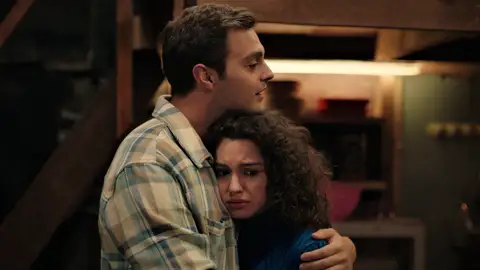 Asiye decide ocultar la verdad a Ömer sobre Ahmet... ¿Hasta cuándo podrá seguir guardando este secreto? Asiye decide ocultar la verdad a Ömer sobre Ahmet... ¿Hasta cuándo podrá seguir guardando este secreto?