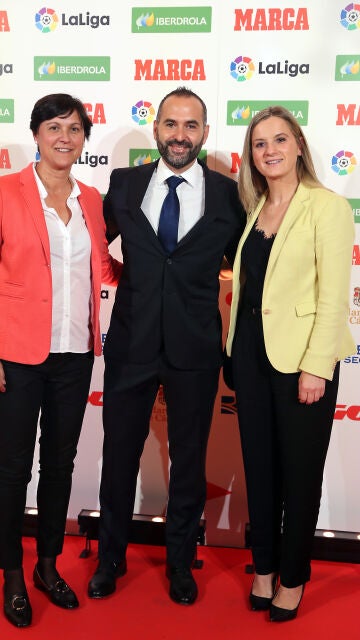 A la derecha, Marta Huerta en los Premio Marca de 2018