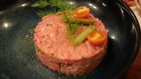 Tartar de tomate con piñones y hierbabuena Tartar de tomate con piñones y hierbabuena