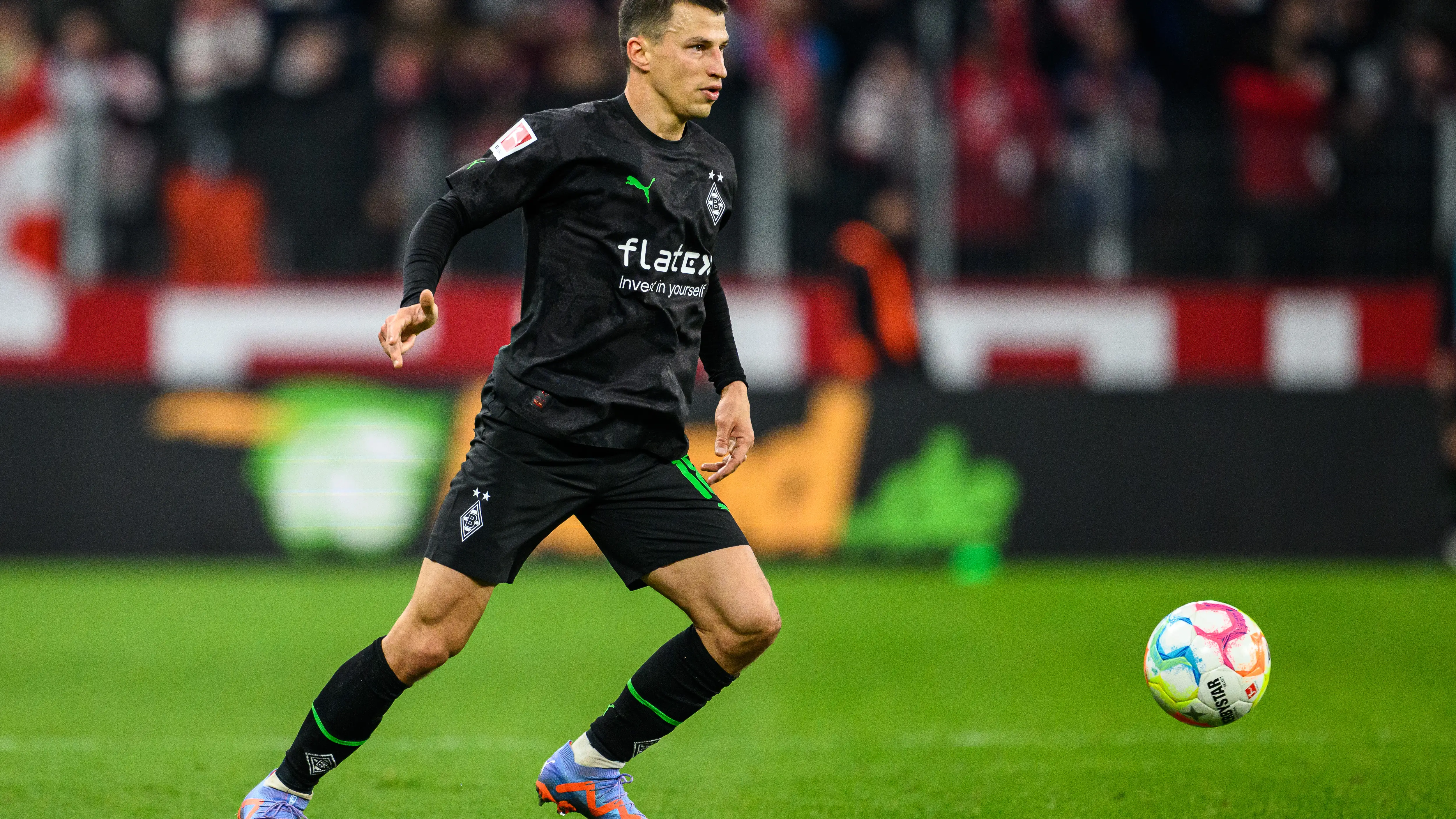 Stefan Lainer durante un partido de la Bundesliga Stefan Lainer durante un partido de la Bundesliga