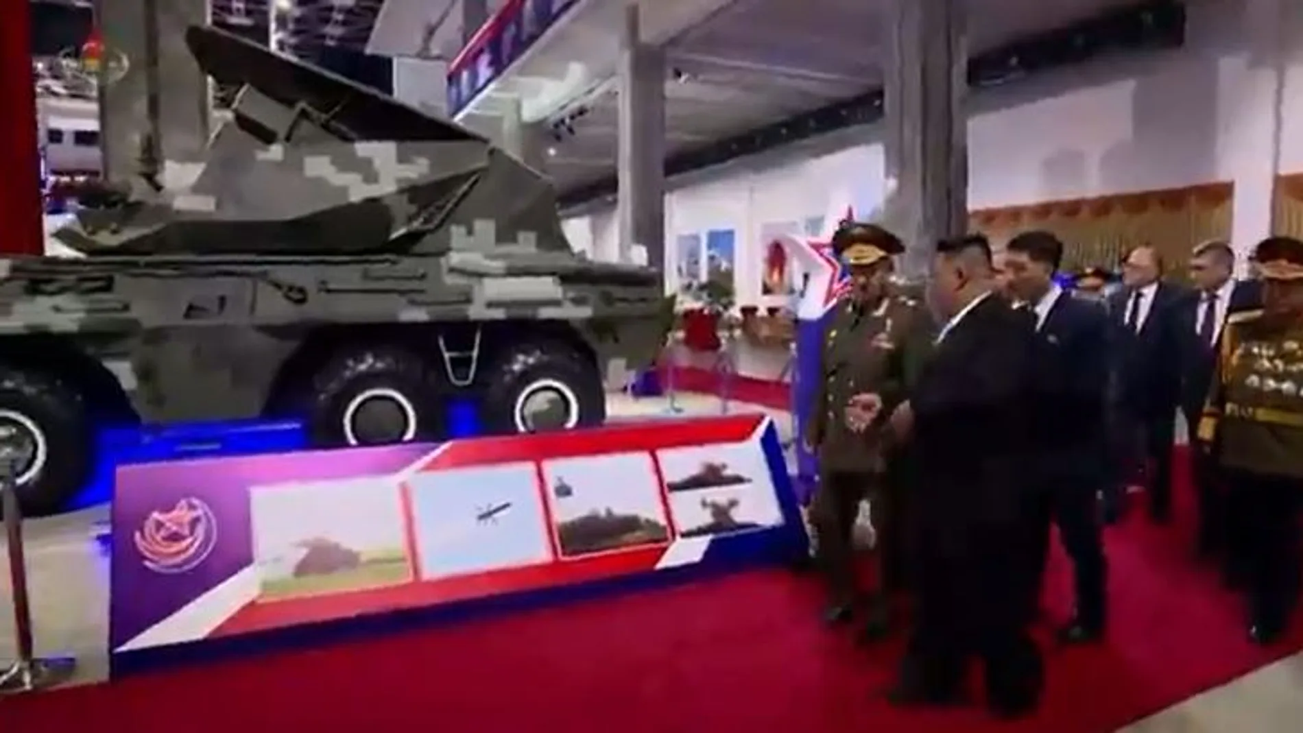 Kim Jong-un exhibe su arsenal