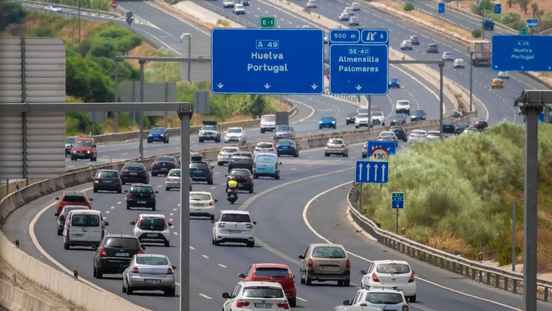 Imagen de archivo de una carretera española en una situación de tráfico