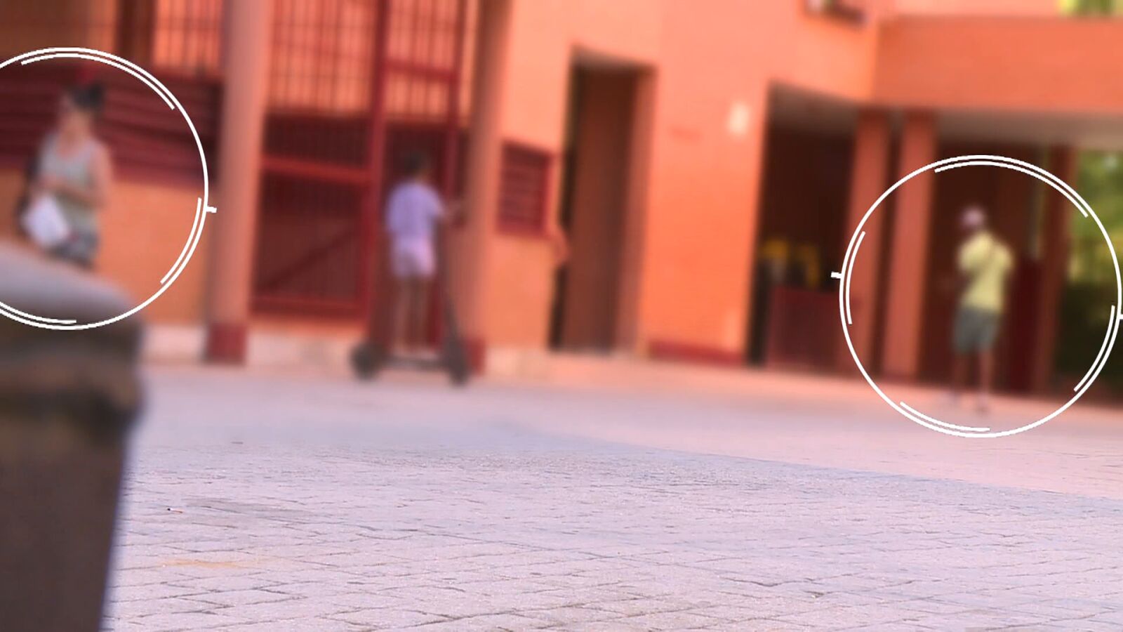 Así es vivir con un narcopiso de okupas al lado de casa: 