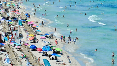 Imagen de archivo de turistas en las playas este verano