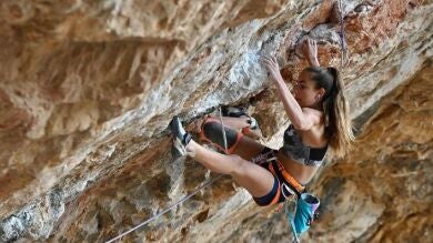 Geila Macià, bicampeona del mundo juvenil de escalada y entrenada por su madre: 
