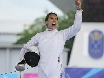 Laura Heredia celebra una de sus victorias en la esgrima del pentatlón moderno de los Juegos Europeos de 2023