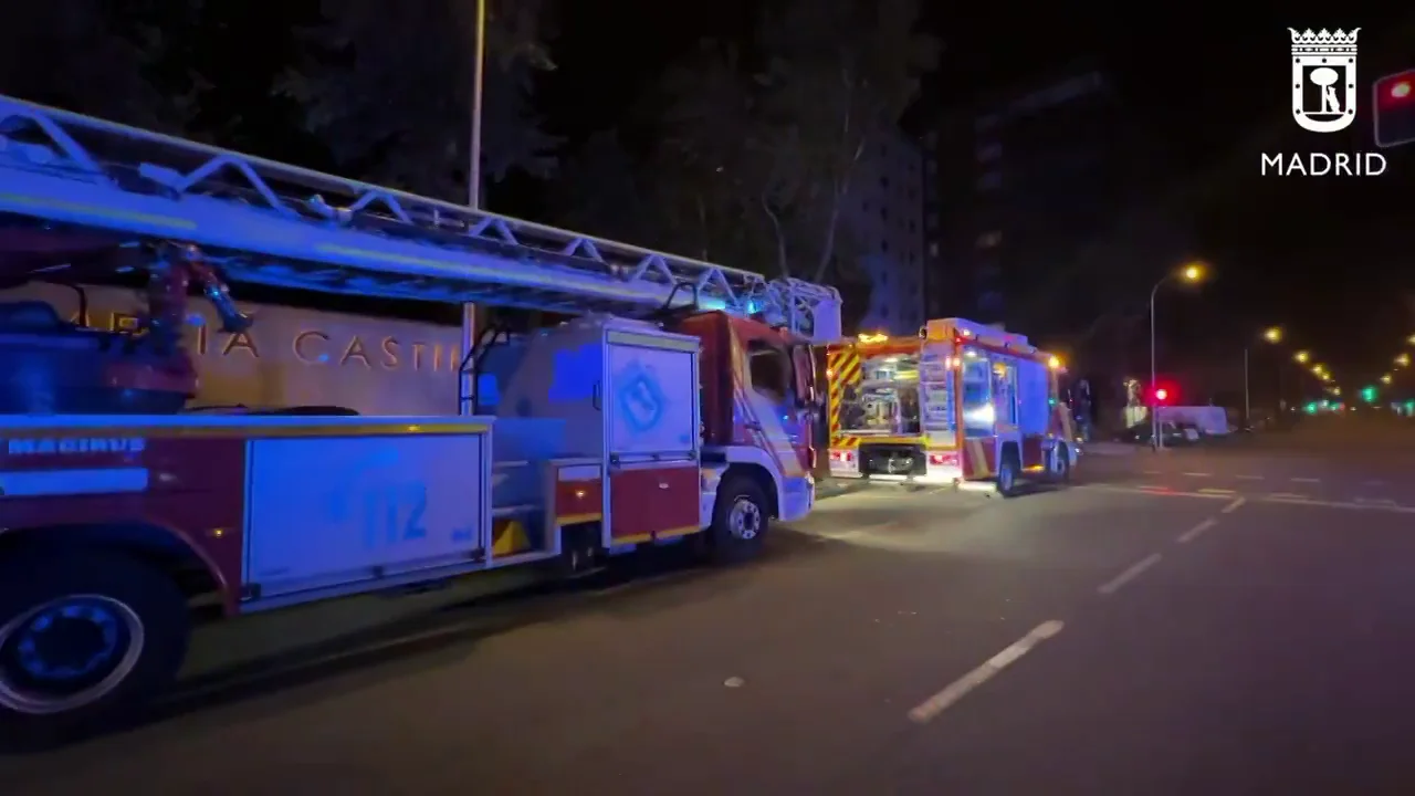 Tres heridos por intoxicaci&oacute;n de humo tras un incendio en un hotel de Madrid