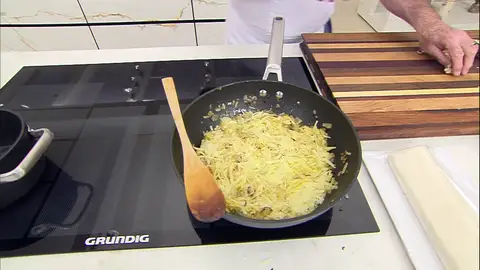 Cocinar patata, cebolla y jengibre Cocinar patata, cebolla y jengibre