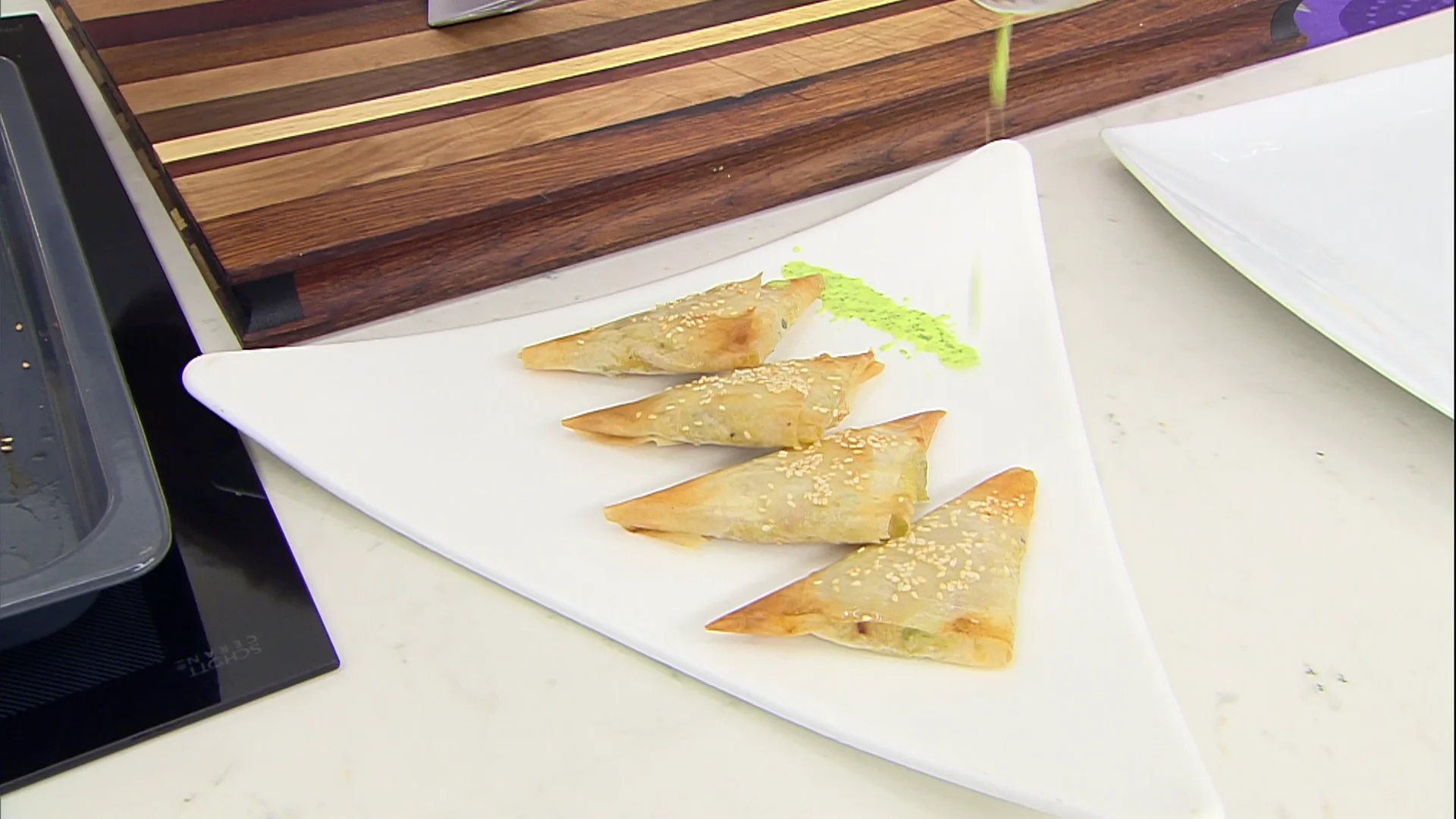 De la India a tu cocina: Karlos Argui&ntilde;ano ense&ntilde;a c&oacute;mo preparar unas deliciosas samosas orientales